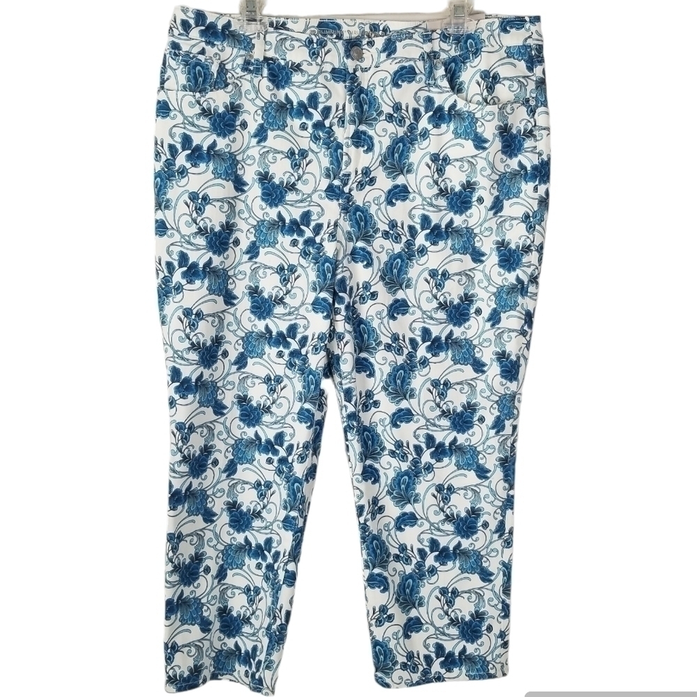 NWT Chico's Blue/White Floral So Slimming Girlfriend Slim Leg Crop Pants Size 16